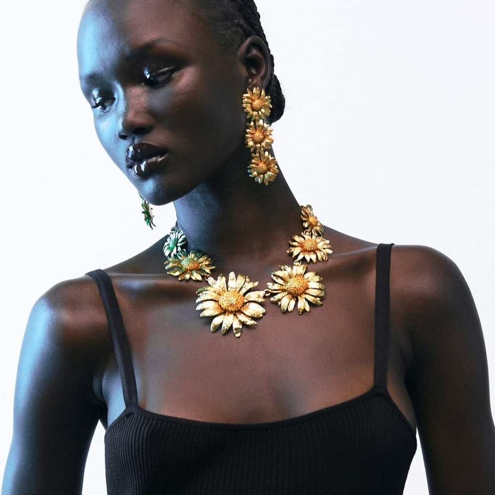 Zara Daisy Necklace NWT